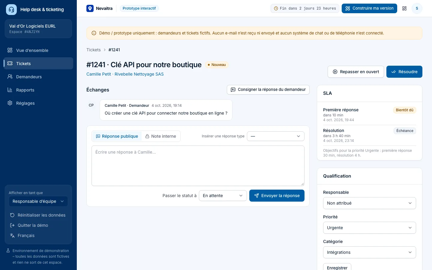 Ticket avec les échanges, les notes internes, la qualification et l’état SLA